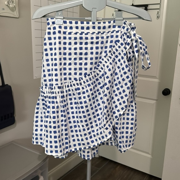 Vineyard Vines Painterly Grid Blue and White Ruffle Skirt - Picture 2 of 8